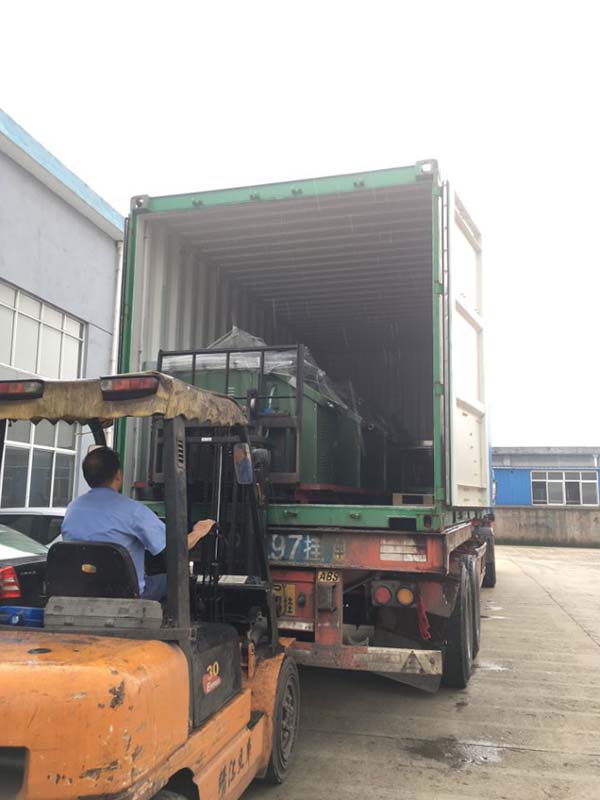 loading container-4